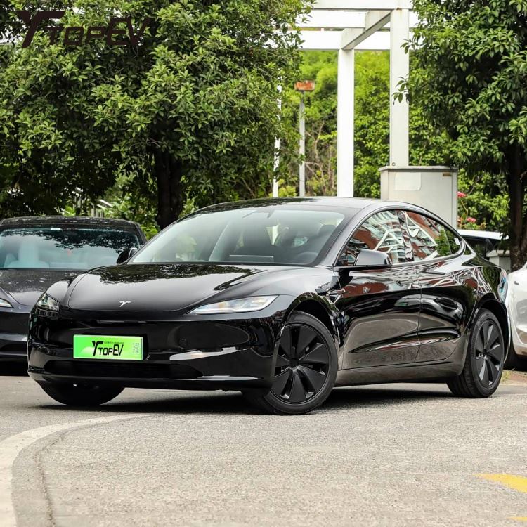 Nowy elektryczny sedan Tesla Model 3 2025