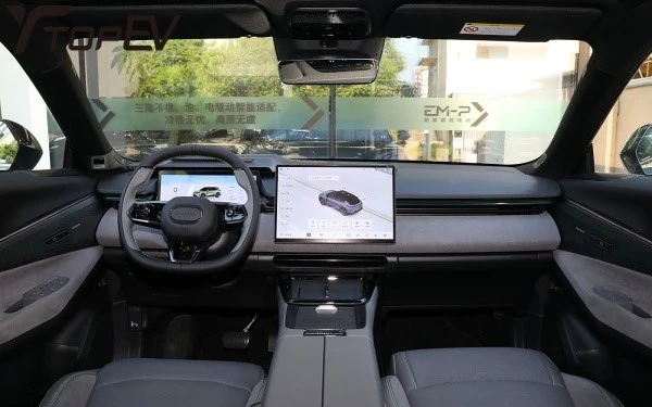LynkCo 08 EM-P interior