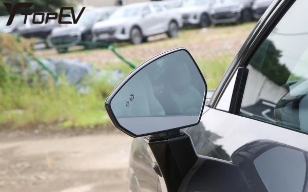 LynkCo 08 EM-P SUV